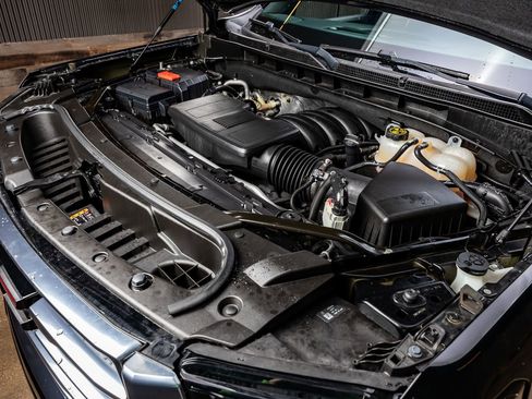 Used 2023 GMC Yukon XL AT4 image 41