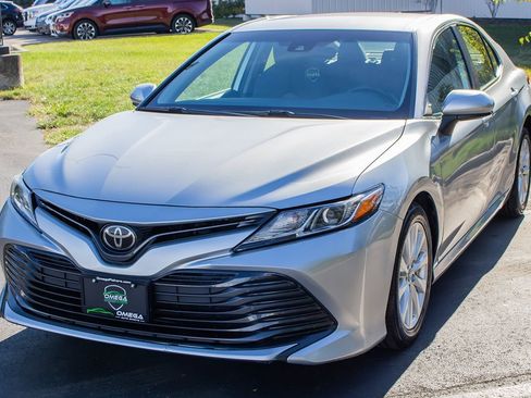 Used 2019 Toyota Camry LE image 3