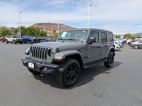 Used 2023 Jeep Wrangler Unlimited Sahara AWD/4WD image 8