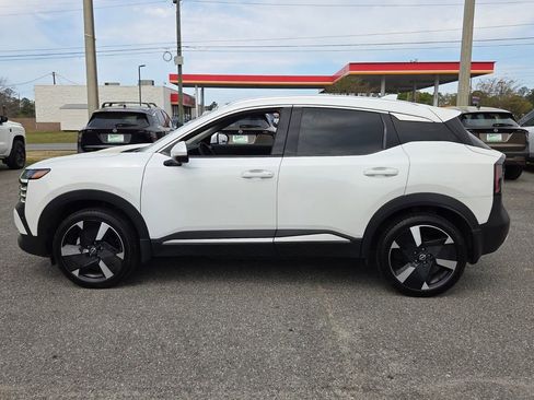 Used 2025 Nissan Kicks SR image 2