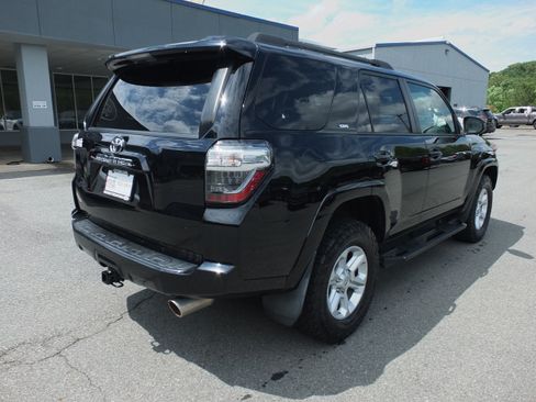 Used 2017 Toyota 4Runner SR5 AWD/4WD image 3