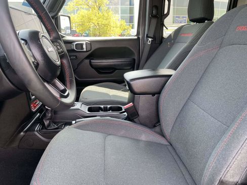 Used 2025 Jeep Wrangler Unlimited Rubicon AWD/4WD image 15