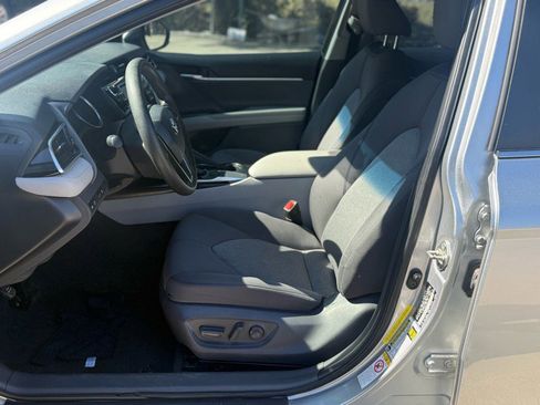 Used 2018 Toyota Camry LE image 7