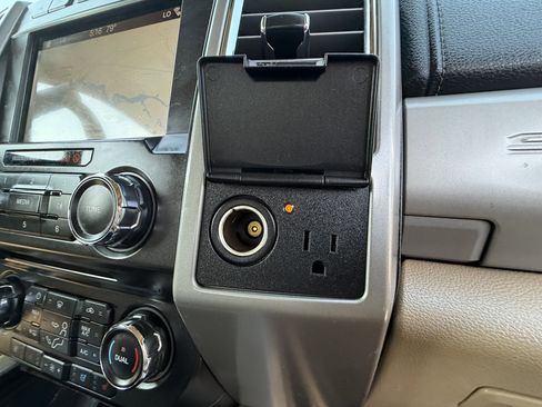 Used 2017 Ford F250 Lariat w/ Lariat Ultimate Package image 31