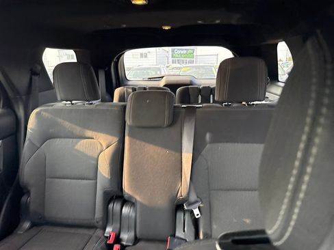 Used 2017 Ford Explorer XLT AWD/4WD image 12