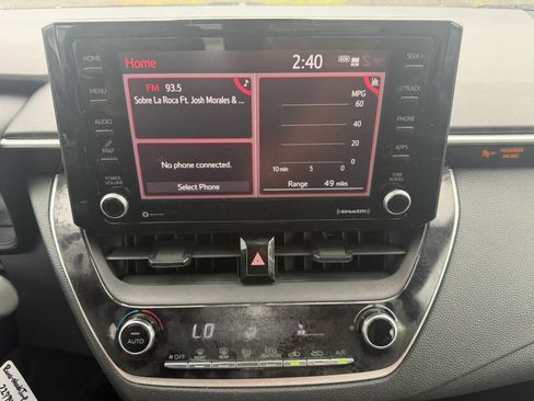 Used 2022 Toyota Corolla LE FWD image 18