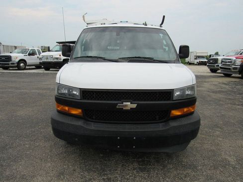 Used 2018 Chevrolet Express 2500 w/ Driver Convenience Package RWD image 8