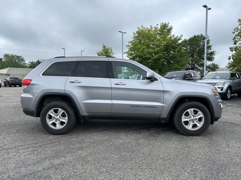 Used 2017 Jeep Grand Cherokee Laredo w/ Quick Order Package 23E AWD/4WD image 3