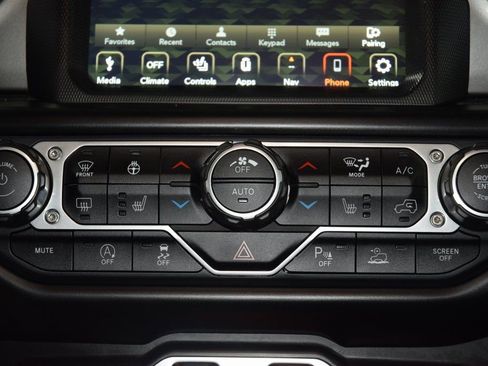 Used 2021 Jeep Wrangler Unlimited Sahara image 29