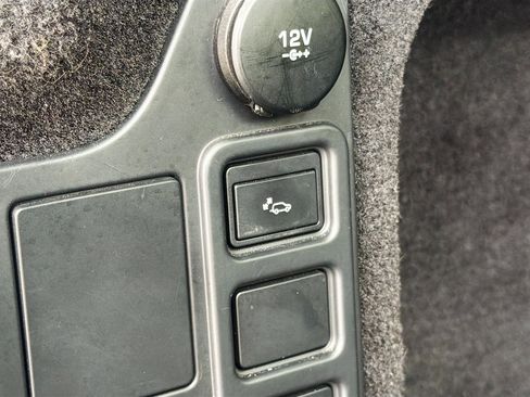 Used 2019 Land Rover Discovery SE image 13