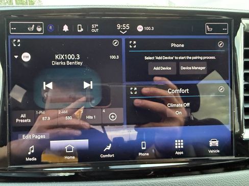 Used 2023 Chrysler Pacifica Touring-L image 19