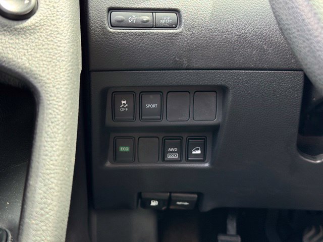 Used 2015 Nissan Rogue SV AWD/4WD image 31