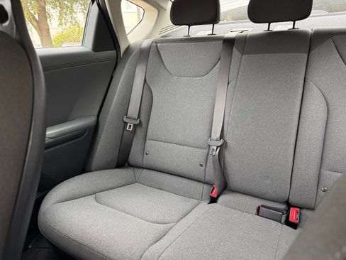 Used 2025 Kia K4 LXS image 40