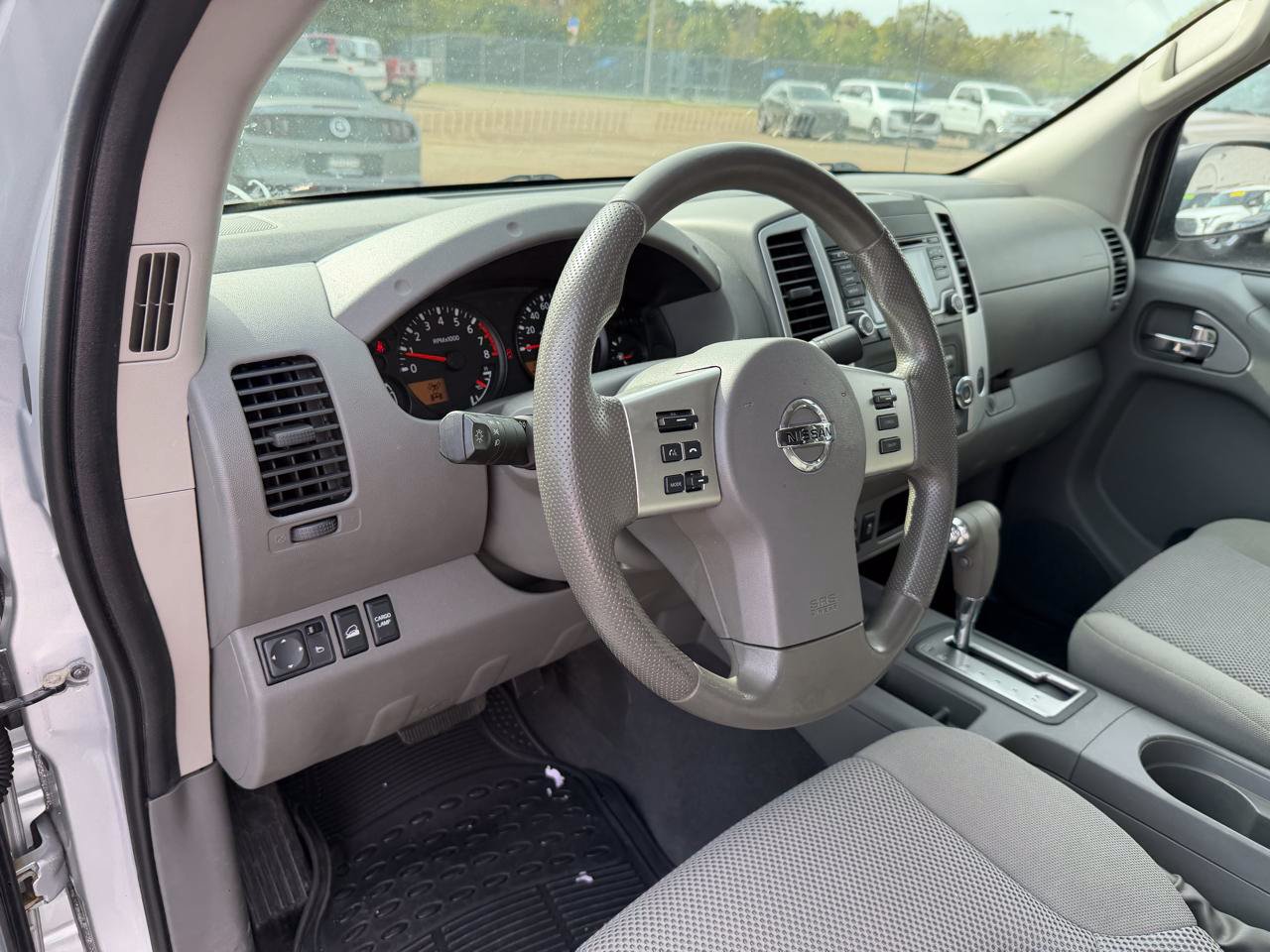 Used 2018 Nissan Frontier SV AWD/4WD image 9
