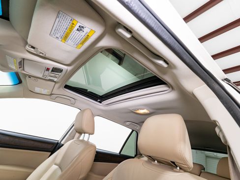 Used 2016 Subaru Outback 3.6R Limited image 17