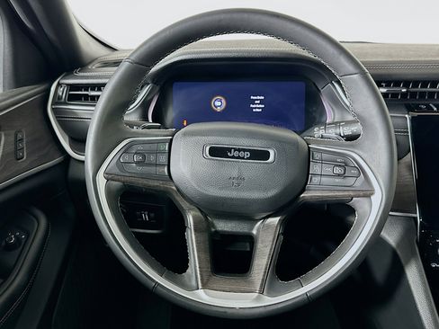 Used 2024 Jeep Grand Cherokee Limited image 18