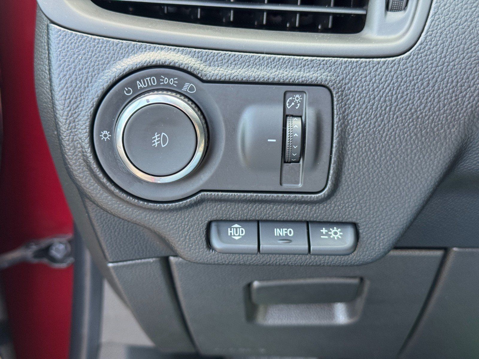 Used 2020 Buick Envision Premium w/ Driver Confidence Package AWD/4WD image 18