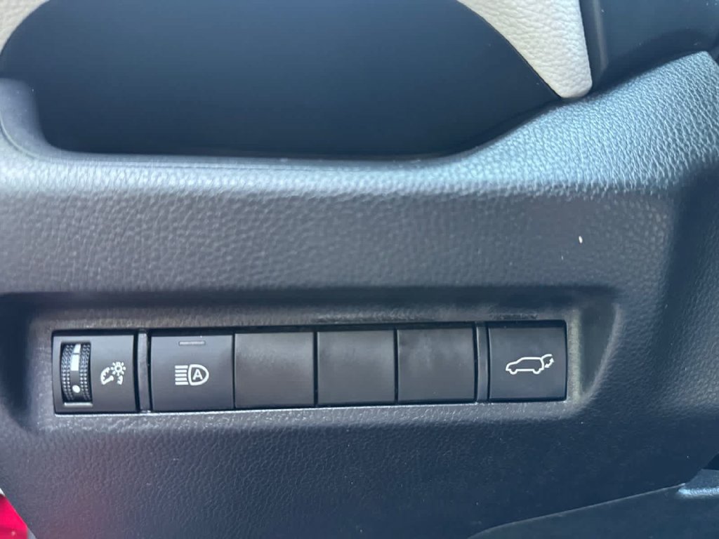 Used 2021 Toyota RAV4 XLE w/ Convenience Package AWD/4WD image 14