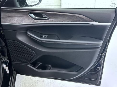 Certified 2024 Jeep Grand Cherokee Limited image 16