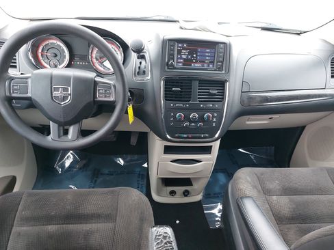 Used 2019 Dodge Grand Caravan SE image 9