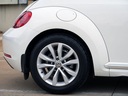 Used 2013 Volkswagen Beetle TDI FWD image 27