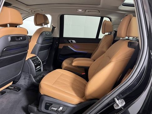 Used 2024 BMW X7 xDrive40i w/ Premium Package image 19