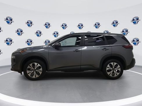 Used 2023 Nissan Rogue SV image 3