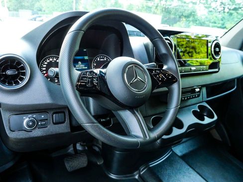 Used 2025 Mercedes-Benz Sprinter 2500 image 4