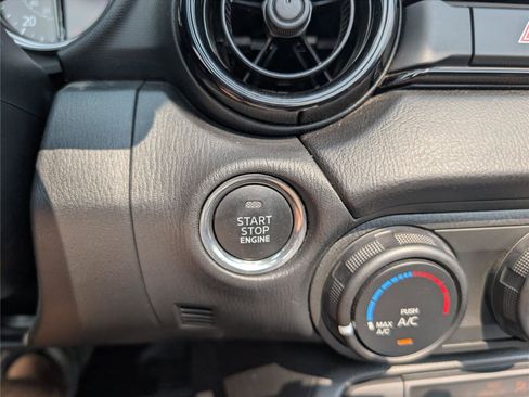 Used 2025 MAZDA MX-5 Miata Club RWD image 21