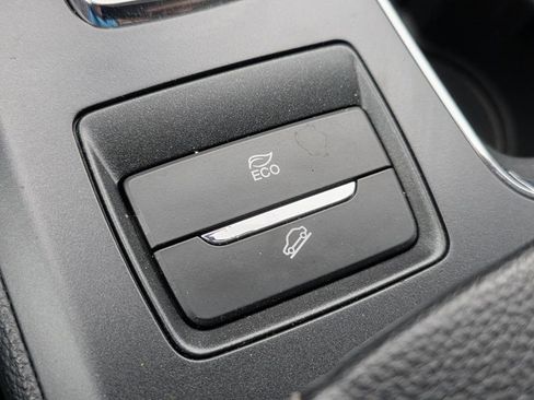 Used 2020 Ford Fusion SE FWD image 27