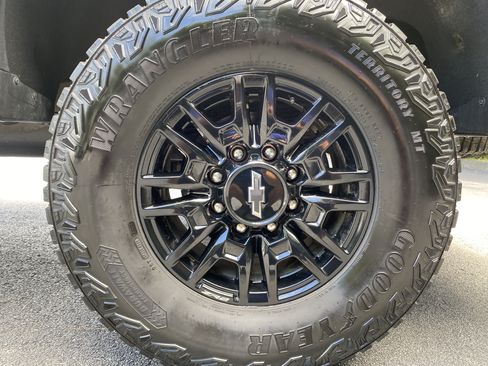 Used 2025 Chevrolet Silverado 2500 ZR2 w/ Technology Package AWD/4WD image 49