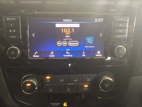 Used 2019 Nissan Rogue S w/ Special Edition Package FWD image 25