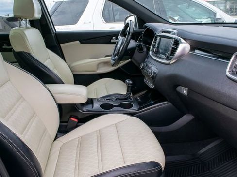 Used 2018 Kia Sorento SX image 26