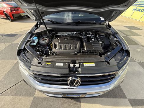 Used 2023 Volkswagen Tiguan SE R-Line image 35