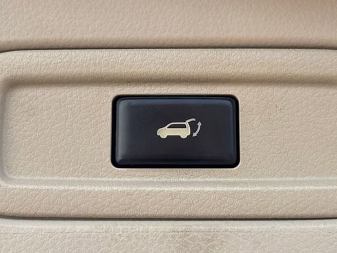 Used 2011 Nissan Murano LE w/ Navigation Pkg image 32