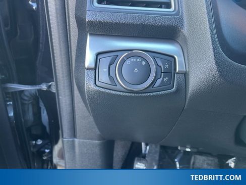 Used 2019 Ford Explorer XLT image 39