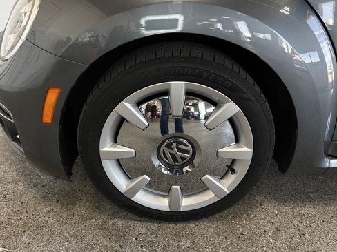 Used 2018 Volkswagen Beetle 2.0T SE FWD image 25