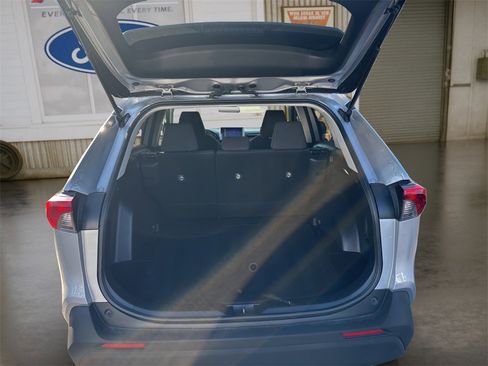 Used 2023 Toyota RAV4 LE image 10