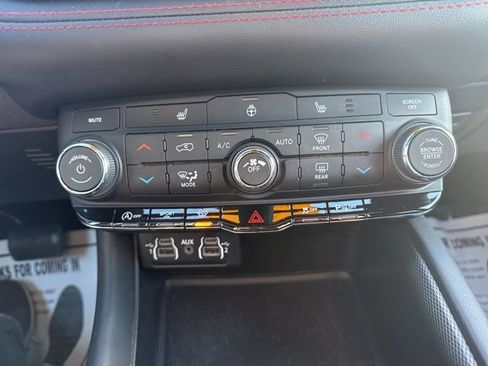 Used 2025 Dodge Durango GT AWD/4WD image 21