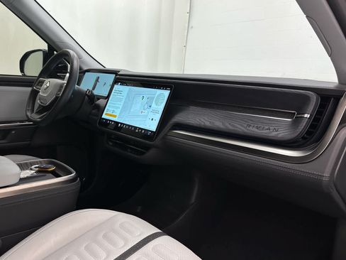 Used 2025 Rivian R1S Adventure AWD/4WD image 18
