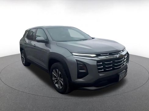 Used 2025 Chevrolet Equinox LT FWD image 3