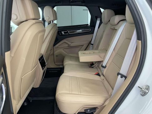 Certified 2023 Porsche Cayenne Platinum Edition AWD/4WD image 19