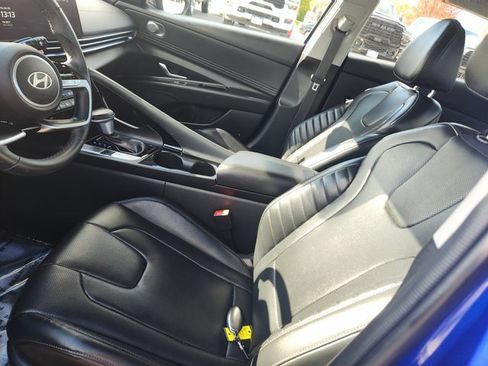 Used 2024 Hyundai Elantra Limited image 11