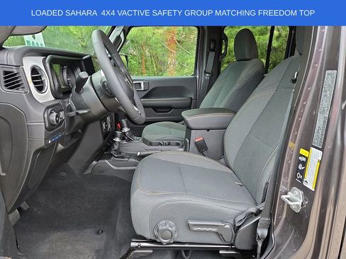 Used 2025 Jeep Wrangler Unlimited Sahara w/ Safety Group AWD/4WD image 13