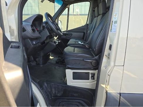 Used 2023 Mercedes-Benz Sprinter 2500 image 4
