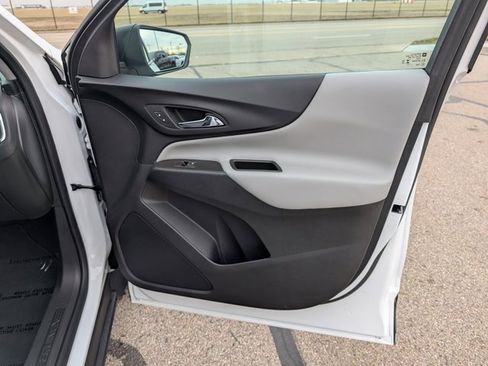 Used 2023 Chevrolet Equinox LS w/ LS Convenience Package image 5