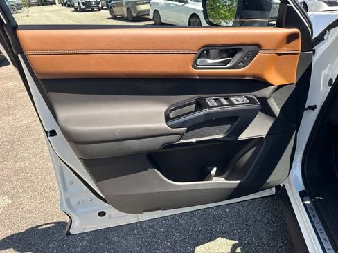 New 2026 Nissan Pathfinder Platinum AWD/4WD image 23