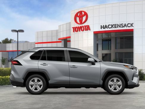 Used 2025 Toyota RAV4 XLE image 12