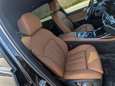 Used 2024 BMW X7 xDrive40i w/ M Sport Package AWD/4WD image 29