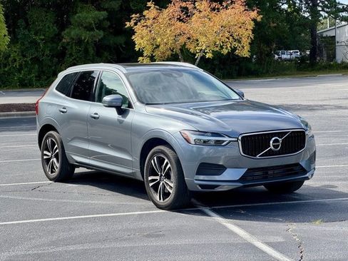 Used 2020 Volvo XC60 T5 Momentum w/ Protection Package Premier image 11